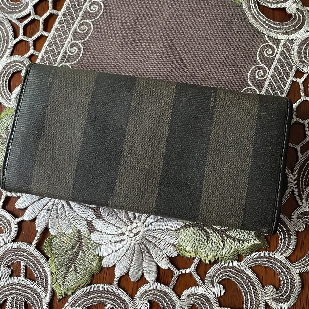 Beautiful Pequin Stripe Fendi Clutch Wallet - Picture 4 of 8